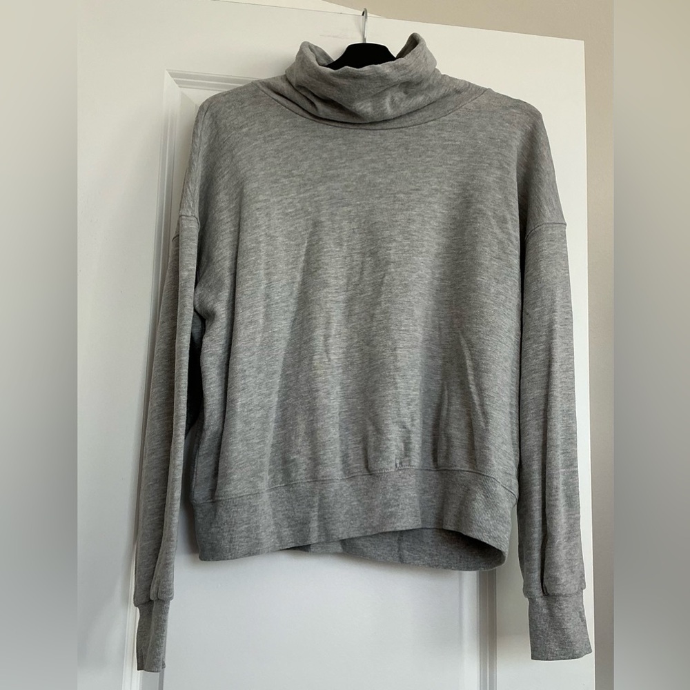 💖5 for $25 bundle deal💖
Forever 21 Heather Gray Cowl Neck Sweater